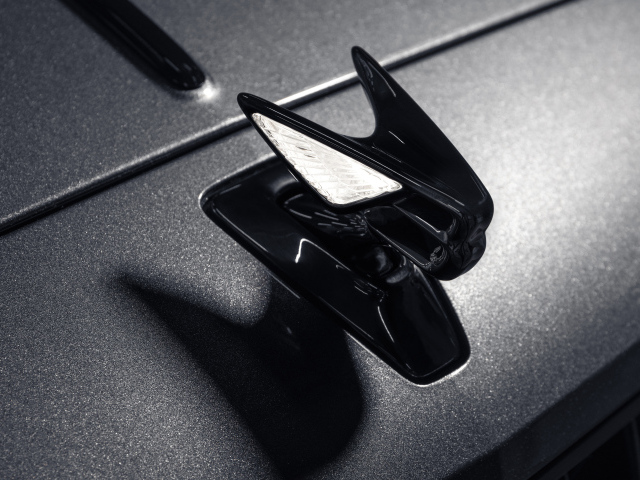 Фирменный знак автомобиля Bentley Flying Spur Hybrid The Surgeon 2022