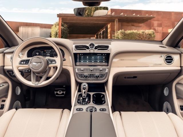 Кожаный салон автомобиля Bentley Bentayga EWB
