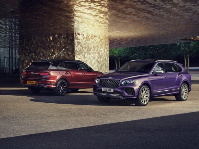 Два стильных автомобиля Bentley Bentayga EWB Mulliner 2024 года