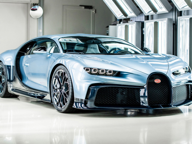 Быстрый дорогой автомобиль Bugatti Chiron
