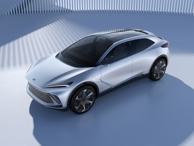 Серебристый автомобиль Buick Electra-X