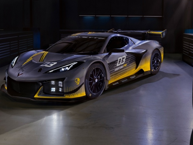 Автомобиль Chevrolet Corvette Z06 GT3 R в гараже