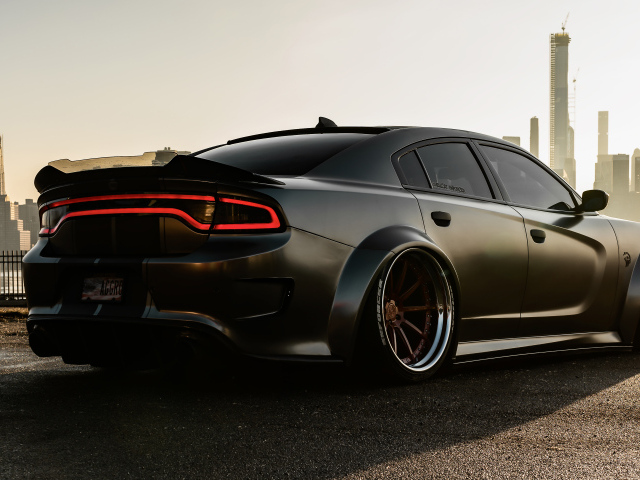 Черный автомобиль Dodge Charger Hellcat Enforcer  вид сзади