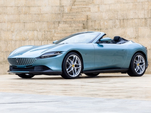 Кабриолет Ferrari Roma Spider 2023 года