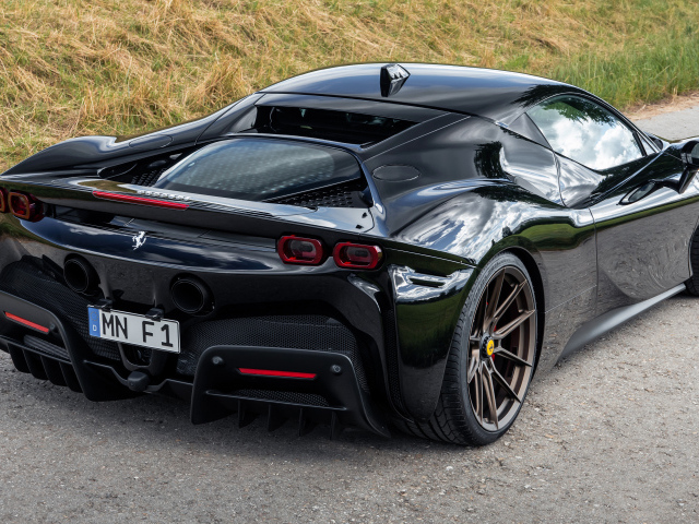 Черный Novitec Ferrari SF90 Stradale 2022 года вид сзади