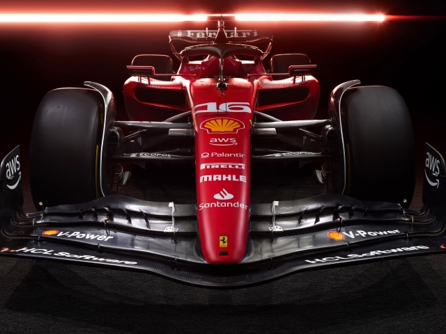 Автомобиль Ferrari SF-23 F1 2023  вид спереди