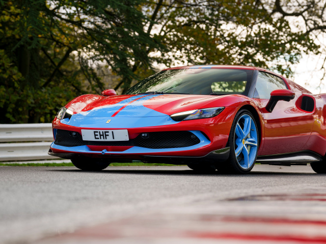 Вид на автомобиль Ferrari 296 GTB Assetto Fiorano