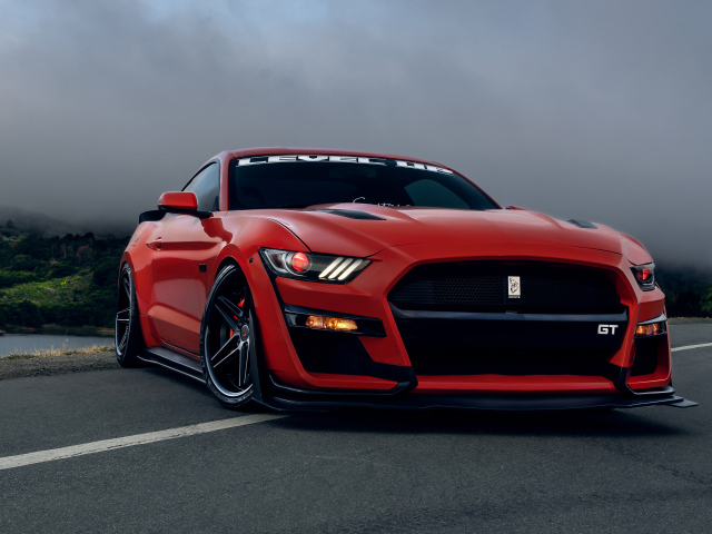 Красный  Ford Shelby GT500  на фоне грозового неба