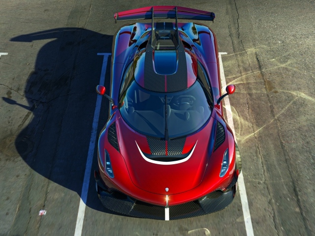 Красный спортивный автомобиль Koenigsegg Jesko