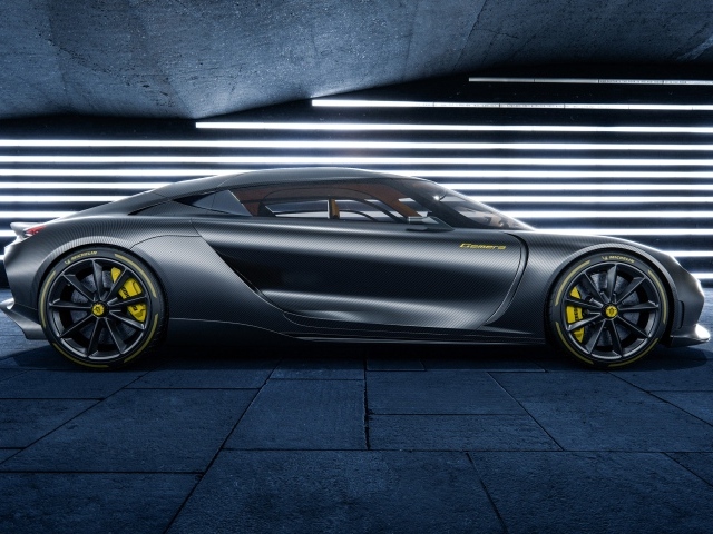 Серебристый автомобиль Koenigsegg Gemera вид сбоку