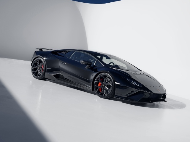 Черный автомобиль Lamborghini Huracán Tecnica 2023 года