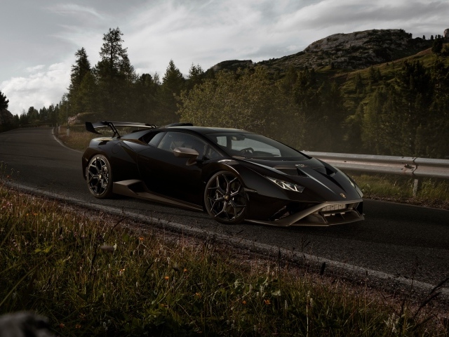Черный быстрый автомобиль Lamborghini Huracán STO