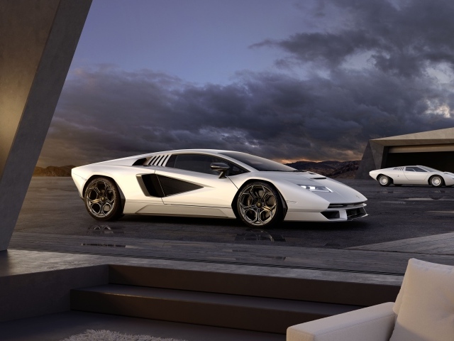 Автомобиль  Lamborghini Countach LPI 800-4, 2023 года на фоне неба