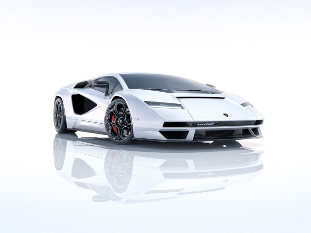 Автомобиль Lamborghini Countach LPI 800-4 на белом фоне