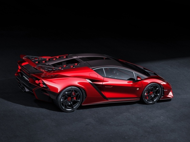 Красный Lamborghini Invencible 2024 года вид сзади