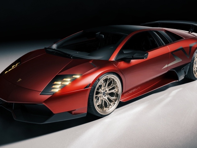 Красный быстрый автомобиль Lamborghini Murcielago