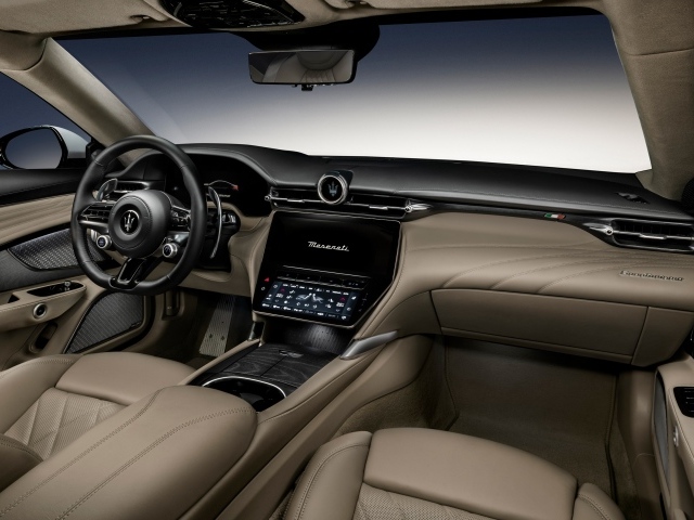 Кожаный салон автомобиля Maserati GranTurismo Modena 2023 года