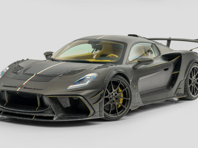 Автомобиль Mansory Maserati MC20 Coupé  на сером фоне