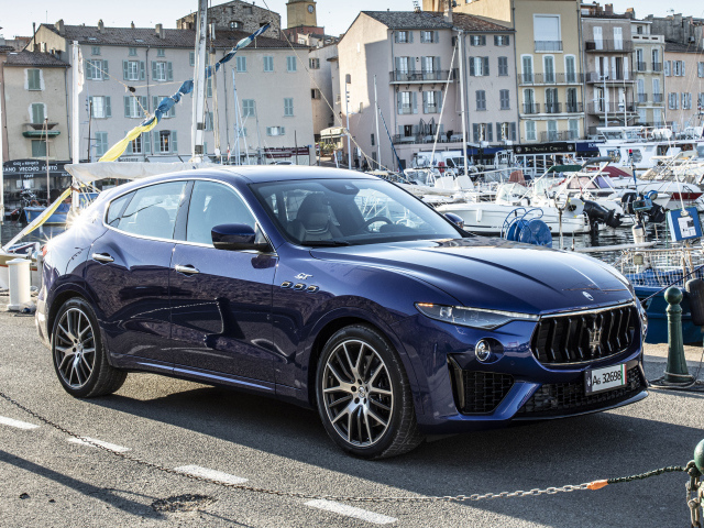 Автомобиль Maserati Levante GT Hybrid Sport Package 2023 в порту 