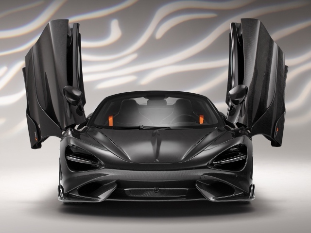 Черный McLaren 765LT Spider Carbon Edition с открытыми дверями