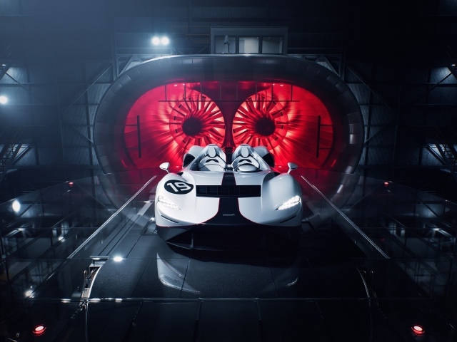 Быстрый автомобиль  McLaren Elva