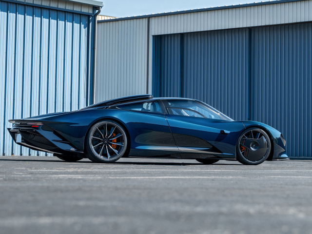 Стильный быстрый автомобиль McLaren Speedtail