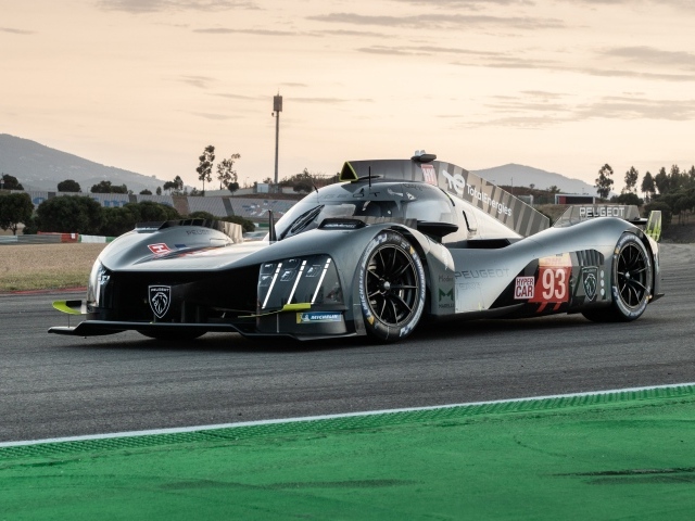Гоночный автомобиль Peugeot 9X8 2022 года