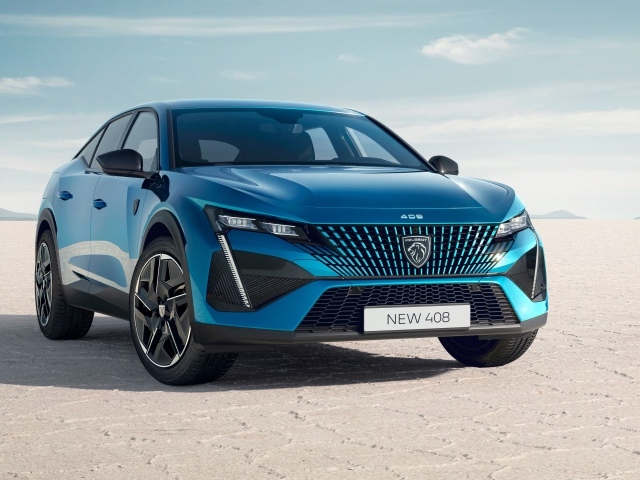 Синий автомобиль Peugeot 408 GT