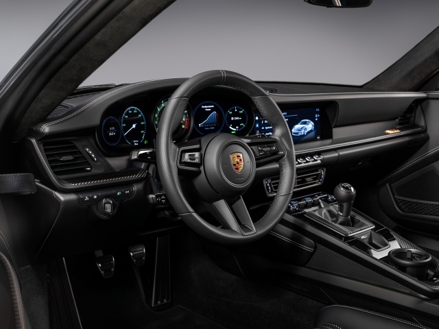 Салон автомобиля Porsche 911 ST 2023 года