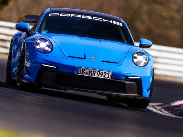 Красивый синий автомобиль Porsche 911 GT3