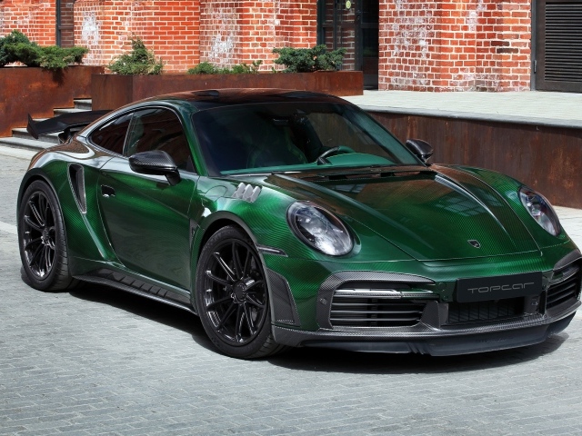 Зеленый автомобиль Porsche 911 Turbo S Stinger GTR Carbon