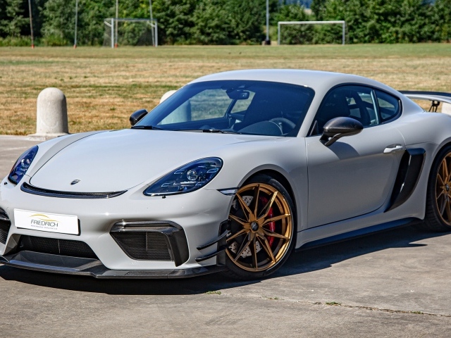 Стильный автомобиль Porsche 718 Cayman GT4