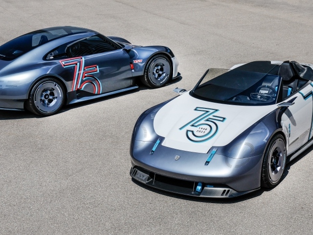 Два гоночных автомобиля Porsche Vision 357 Speedster