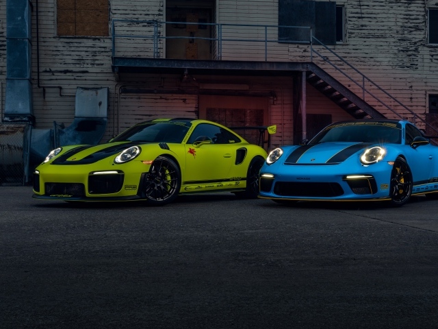 Два спортивных автомобиля Porsche 911 GT2 RS & GT3 RS