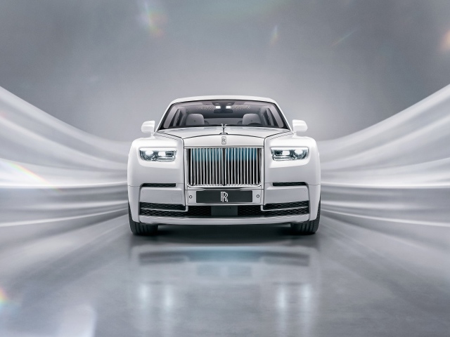 Автомобиль Rolls-Royce Phantom EWB Platino вид спереди