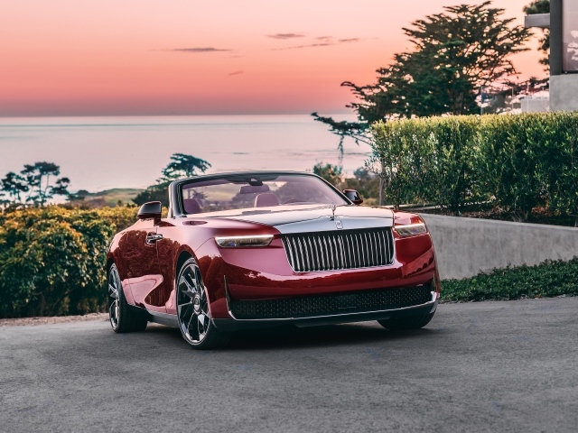 Красный автомобиль Rolls-Royce La Rose Noire Droptail вид спереди