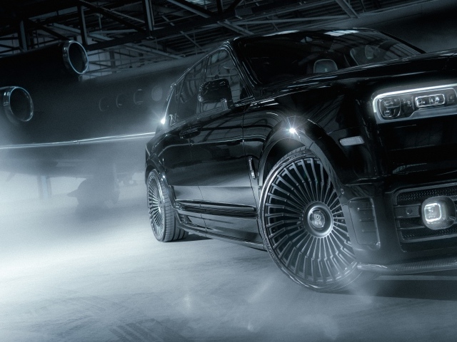 Стильный дорогой автомобиль Rolls-Royce Cullinan