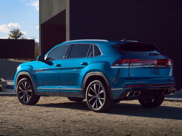 Синий Volkswagen Atlas Cross Sport 2024  вид сзади
