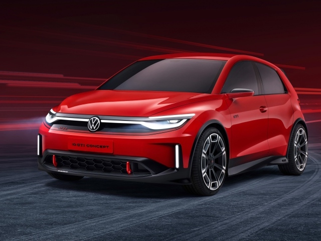 Красный Volkswagen ID. GTI Concept 2023 года с включенными фарами