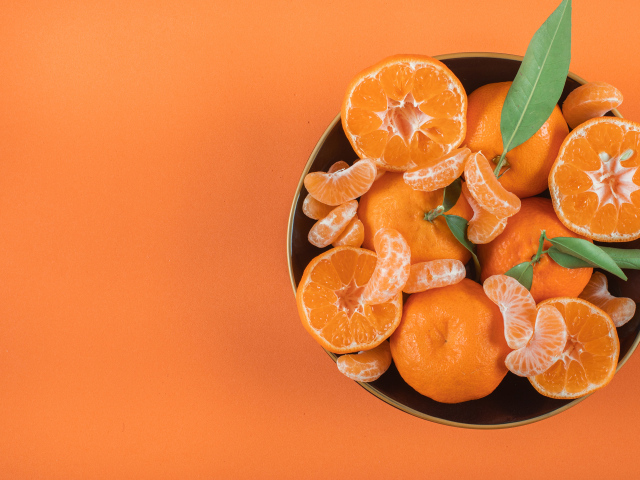 Ароматные мандарины в миске