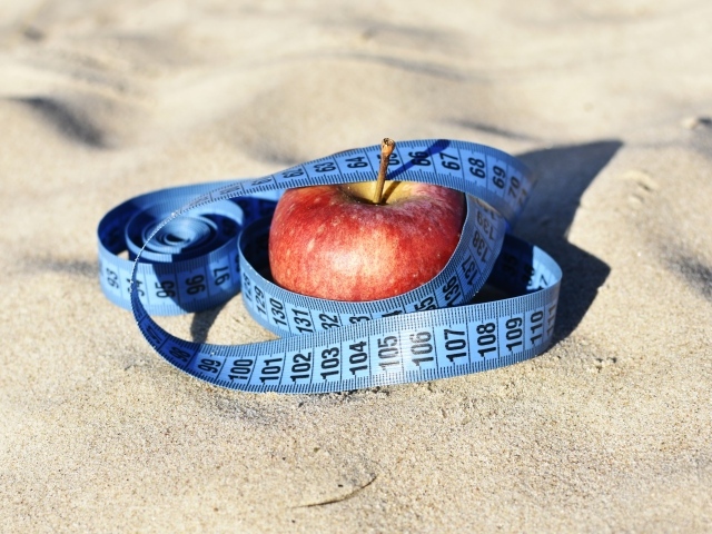 Красное яблоко для здорового питания