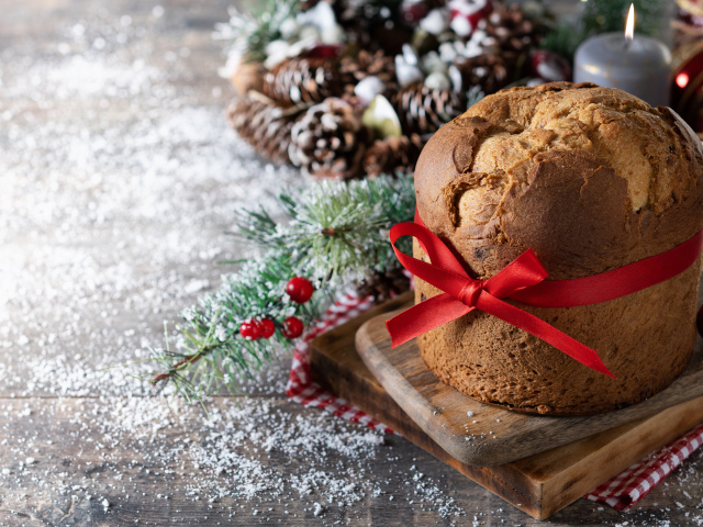 Свежий хлеб с красной лентой