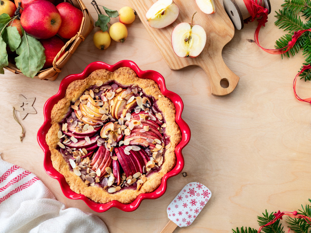 Вкусный пирог с яблоками в форме