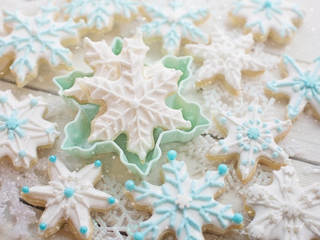 Вкусное сладкое печенье снежинки
