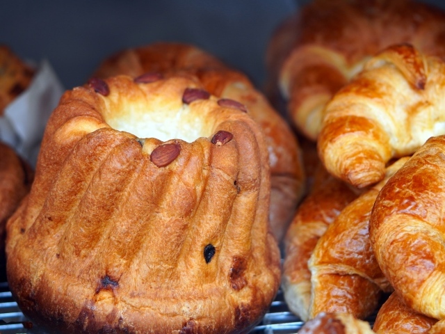 Свежая ароматная сладкая выпечка