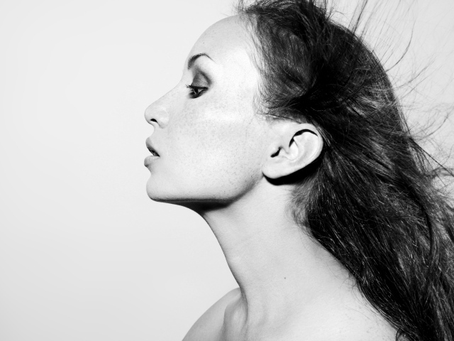 Лицо девушки вид сбоку