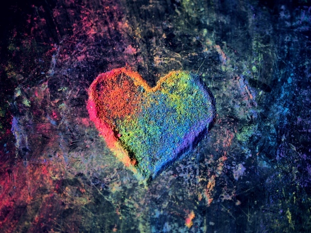 Разноцветное сердце из порошковой краски