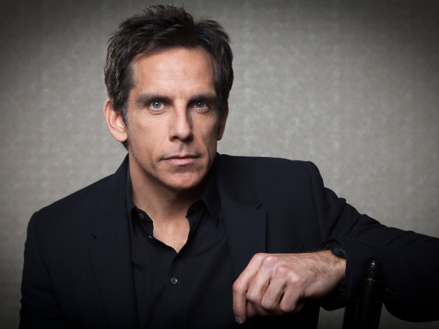 Актер Бен Стиллер на сером фоне