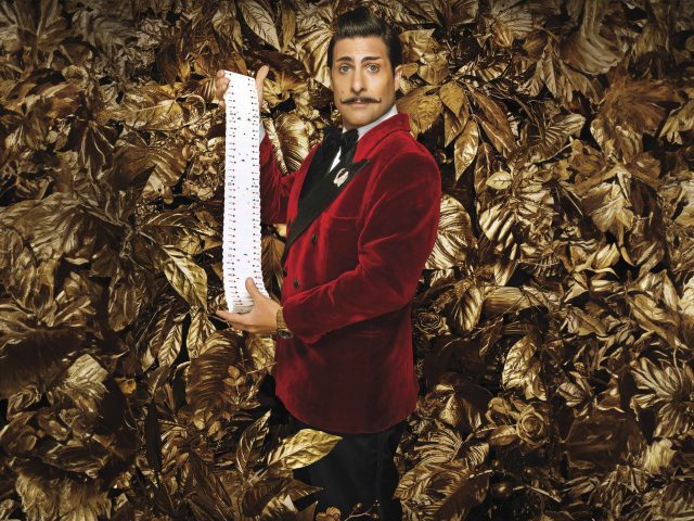 Актер Джейсон Шварцман в фильме Голодные игры: Баллада о змеях и певчих птицах, 2023