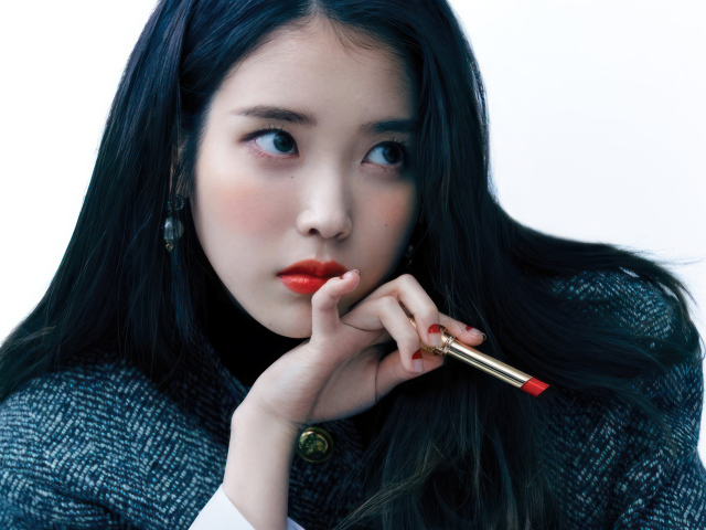 Молодая южнокорейская певица IU